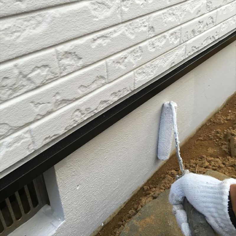 基礎上塗り2回目     基礎を塗装する事により、コンクリートが、中性化するのを防ぐので、建物が長持ちします。