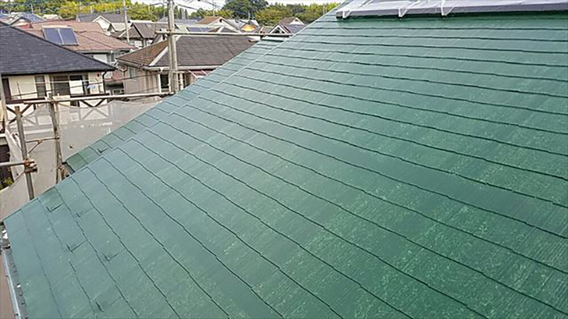 屋根の中塗り完了になります。  外壁同様に、使う塗料の量をしっかり守り施工いたしました。