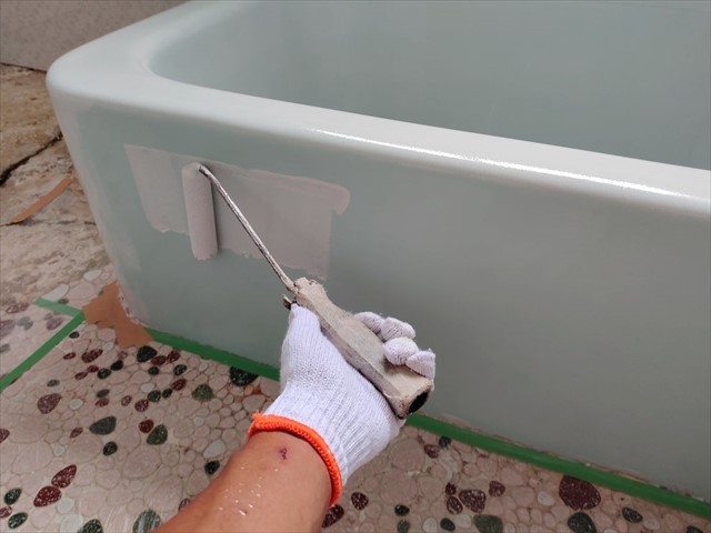 土浦市で浴室リフォーム！浴槽塗装完了！壁も床もシートを貼り綺麗になりました