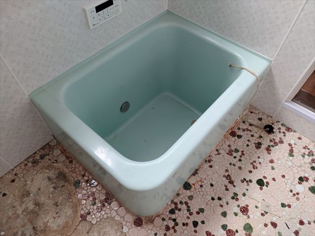 塗装前の浴槽