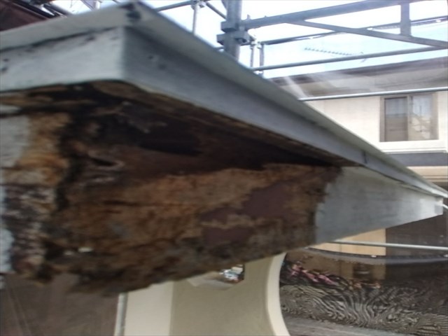 土浦市でボロボロになった破風板を補修！