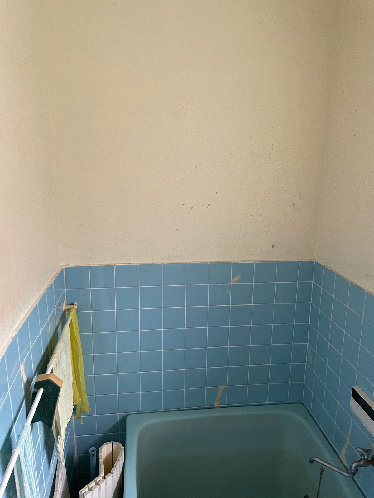 浴室壁　塗装前