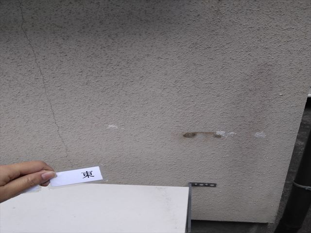小美玉市、築29年の家の現地調査。お客様が気になるのは外壁のヒビ割れ！