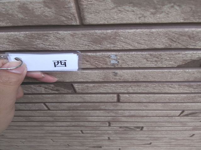 石岡市で現地調査。築12年の窯業系サイディング外壁に傷がありました