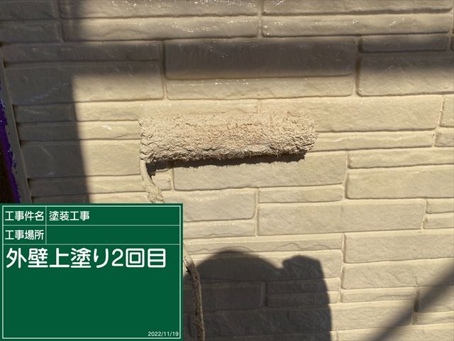 石岡市で雨が染み込んでいた外壁に塗装！防水性アップに加えて遮熱性もアップ